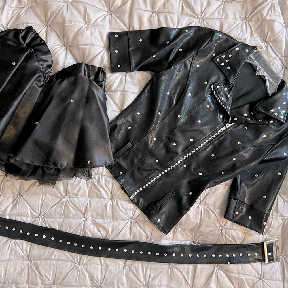 Kelle dance costume